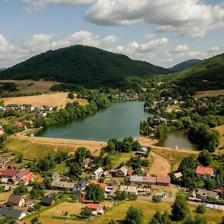 Pod Zvonicou Nyaraló *